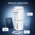 Kiflik Wudu-Spender in Weiß mit den kostenlosen Zugaben – Wandhalterung, USB-C-Ladekabel und Wudu- und Salah-Guide – auf blauem Hintergrund