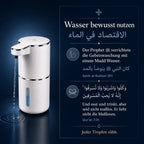 Kiflik Wudu-Spender in Weiß mit Wasserstrahl auf dunkelblauem Hintergrund, daneben deutsch-arabische Zitate zum bewussten Umgang mit Wasser
