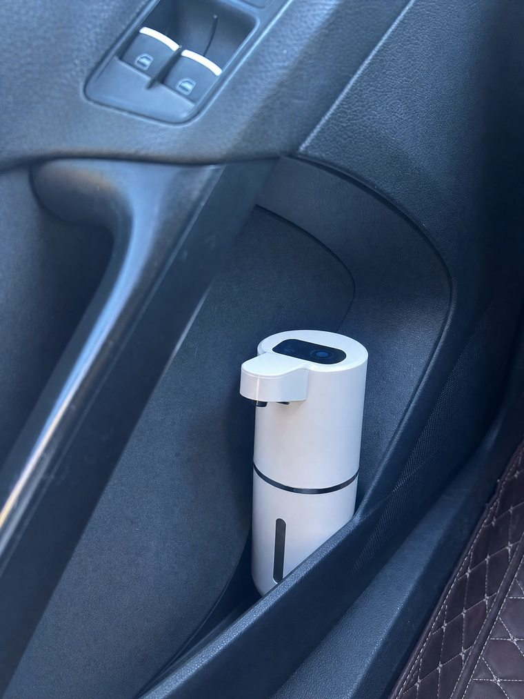 Kiflik unterwegs im Auto